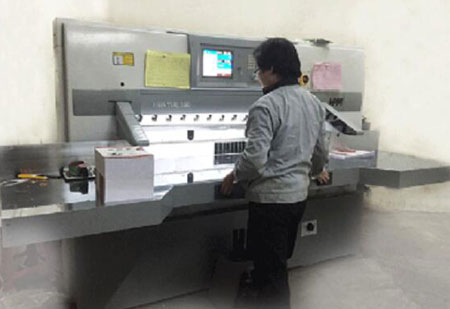 印刷廠裁切設(shè)備